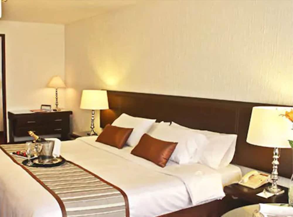 Hotel Ceo Morelia Exteriér fotografie